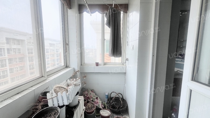 小区出行方便，周有菜市场，医院 ，校园  公园 车站-阳台A