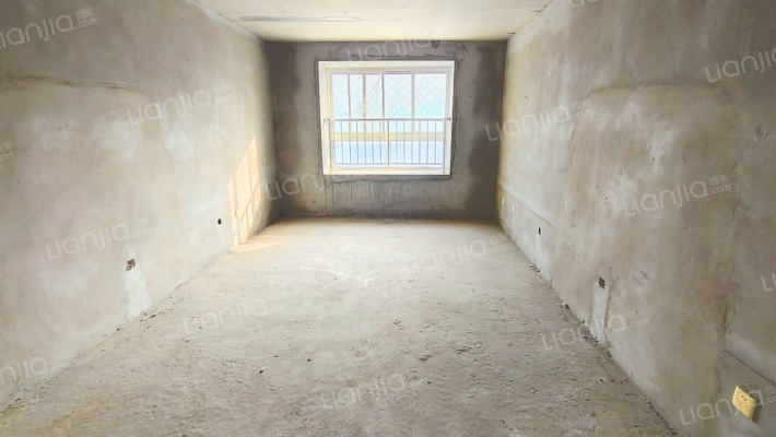 房本满五唯一税费低，户型方正，板楼低楼层，采光好-客厅