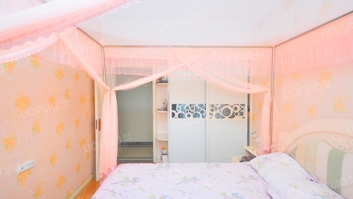小区绿化面积大，环境优美，精装修，采光充足无遮挡-卧室C