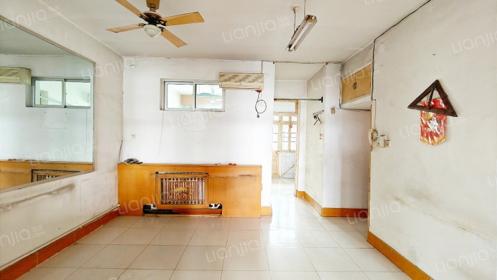 泰安日报社宿舍二手房实景图