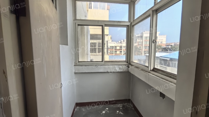 范阳主路 二康旁 停车方便 满五年 有露台-阳台