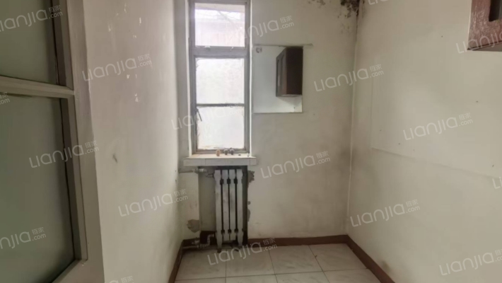 低楼层，全南两居室，带简单装修。-卧室B