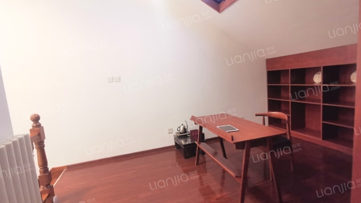 70年大产权，房证满二，次新房，通勤北京，交通方便。-客厅B