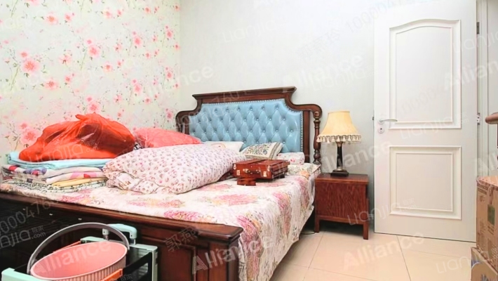 此房带装修，带660平米大院子，交通便利，小区环境好-卧室D