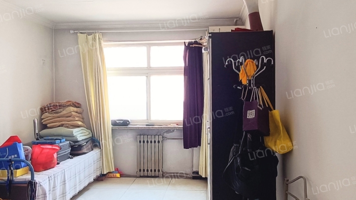 板楼，公摊小，南北通透两居，无遮挡，采光很好-卧室A