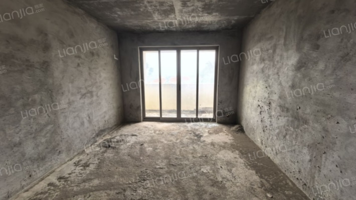 美兰高尔夫温泉别墅二手房实景图