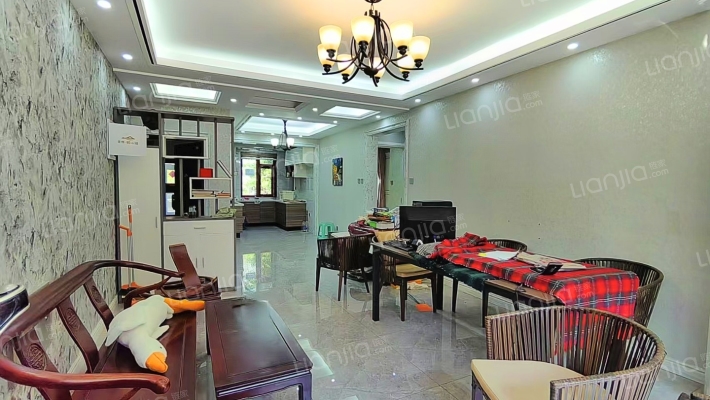 亚泰凇山湖二手房实景图