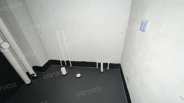 新小区，南北通透两居，人车分流-卫生间