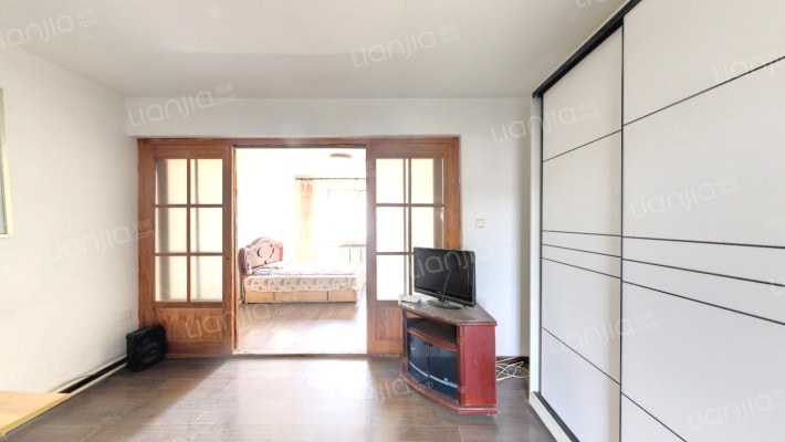 朝鲜小学教工楼二手房实景图