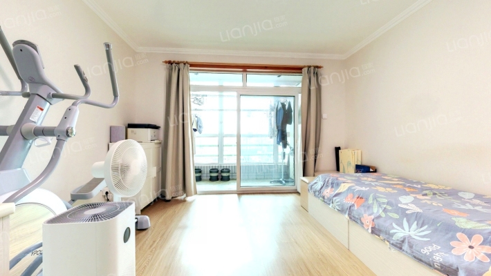 英特公寓二手房实景图