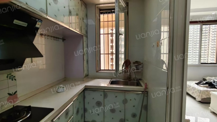 满二，两居室，集中供暖，采光好，优质房源！-厨房