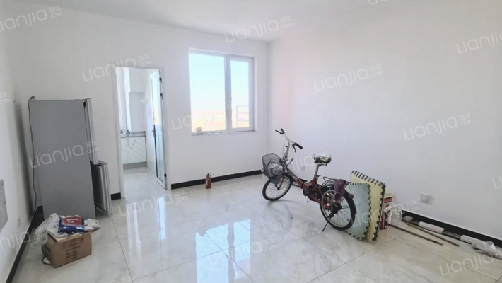 采光好，视野好，田野风光尽收眼底，业主自助标准精装-客厅