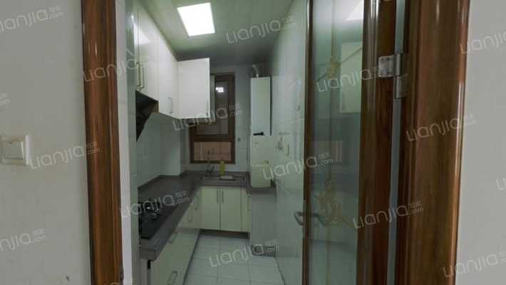 精装修 南向3居C户型 有本 中层 视野开阔-厨房