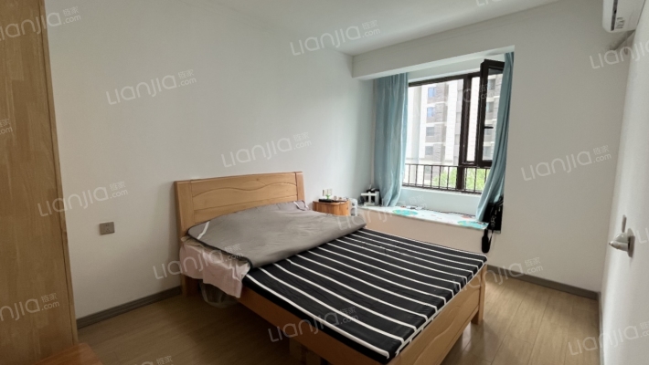 一梯两户，高铁板块，南北通透两居室，厅卧朝南-卧室B