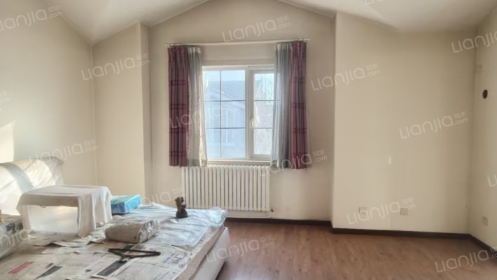 急售琉璃湖精装双拼别墅，精装修，价格美丽-卧室D