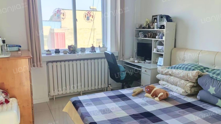 精装修小两居，业主23年新装修的，拎包入住。-卧室