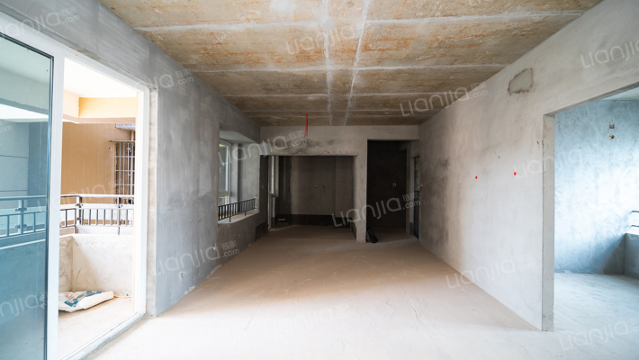 圣桦名城 清水横厅户型通 地下室满两年价格可以谈-客厅
