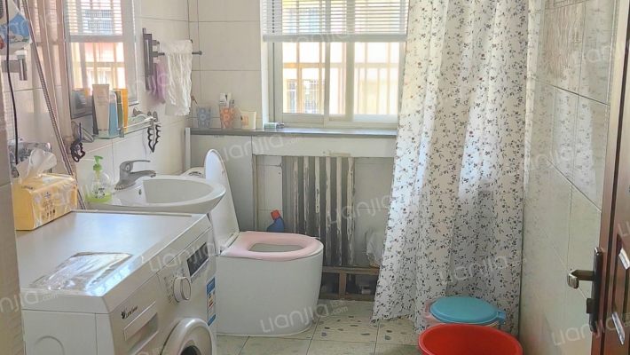 联合5号院，三阳开泰户型，精装修，采光视野佳-卫生间