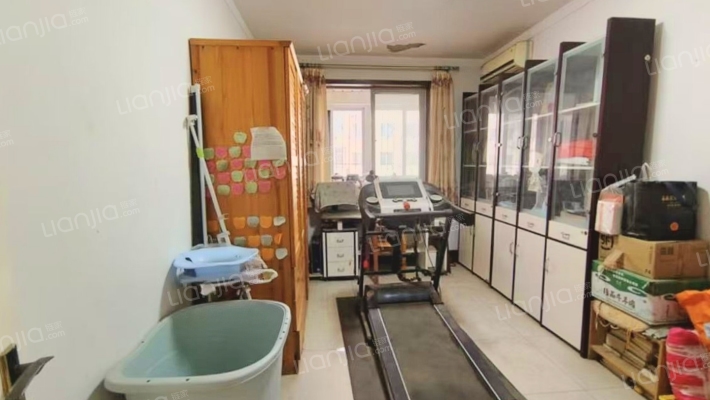 朝阳路新工商局小区 南北大三居，低楼层-卧室C