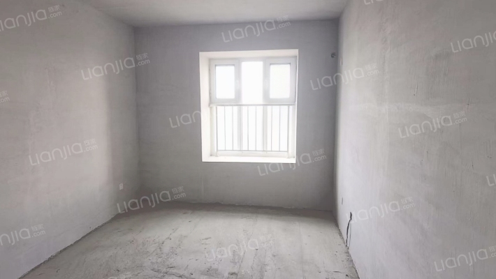 急售三得东区南北两居，好楼层，价格美丽-卧室B