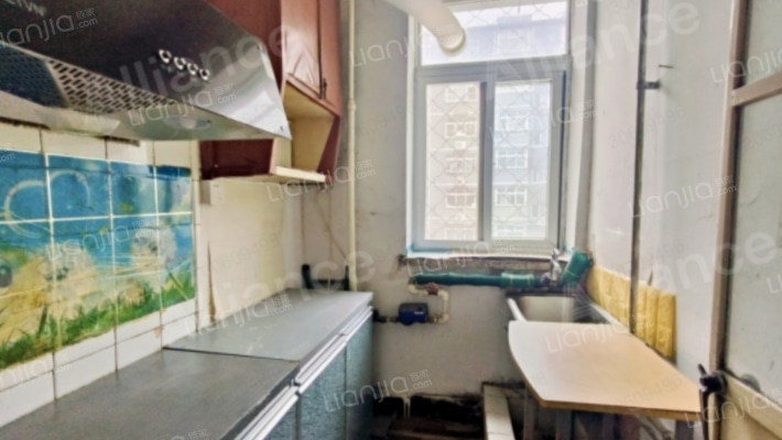 南向两居，低楼层，配套齐全，出行方便-厨房