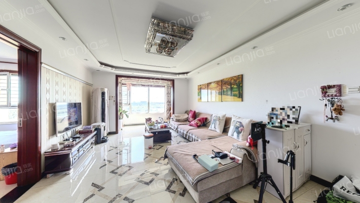 恒盛小镇艺墅二手房实景图