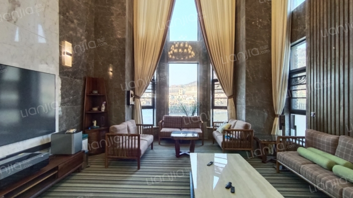 五云山卢卡小镇二手房实景图