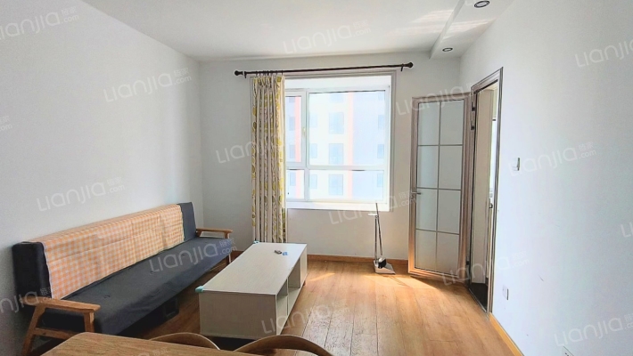 西丁双塔区 正规朝南一居中间楼层-客厅