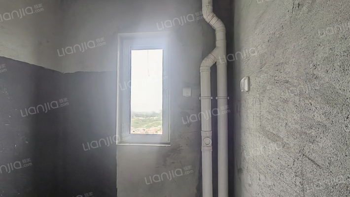 70年大产权，房证满二，次新房，通勤北京，交通方便。-卫生间B