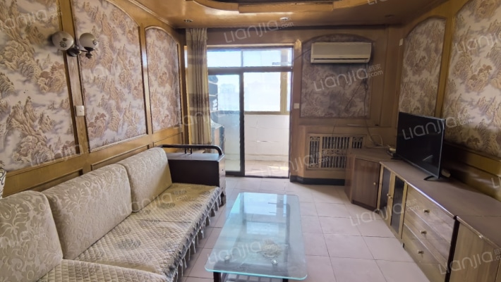 二康旁 中间楼层 集中供暖 户型方正 诚意出售-客厅