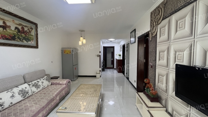 70年大产权，近火车站，一层出行方便-餐厅