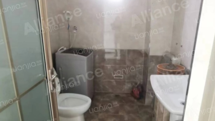 农大人才家园 南北通透大三居 精装修-卫生间A