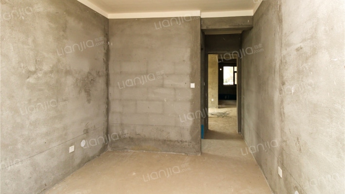 一楼带院 有地下室 有房产证 新小区南北通透的户型-卧室C