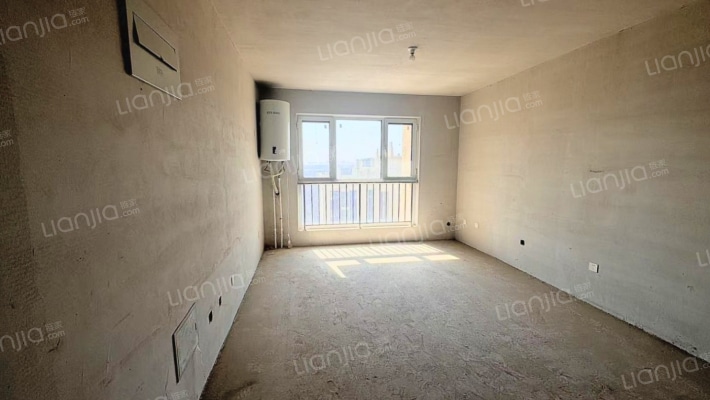 小区环境优美， 绿化高，人车分流，出京进京很方便-客厅