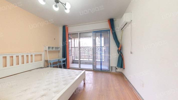 绿地华彤苑二手房实景图