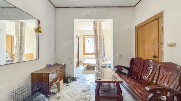 红育坡64号二手房实景图