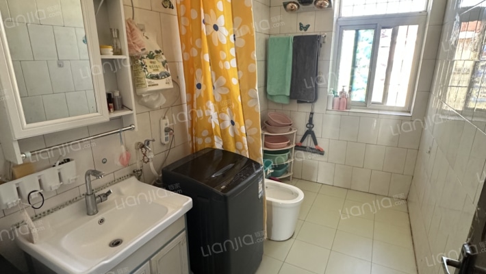 房本满五 户型方正 停车方便 集中供暖-卫生间