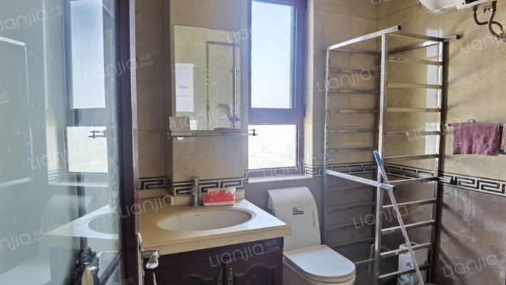 838沿线，70年大产权，精装修-卫生间