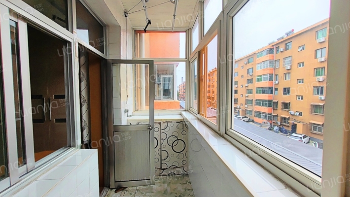 政法街开发区户口集中供暖物业费低拎包入住-阳台