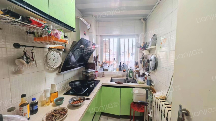 板楼，低密度小区，集中供暖，出门德信。-厨房