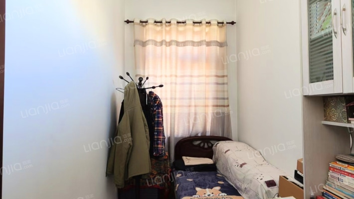 急售琉璃湖精装大独栋别墅，价格美丽-保姆间