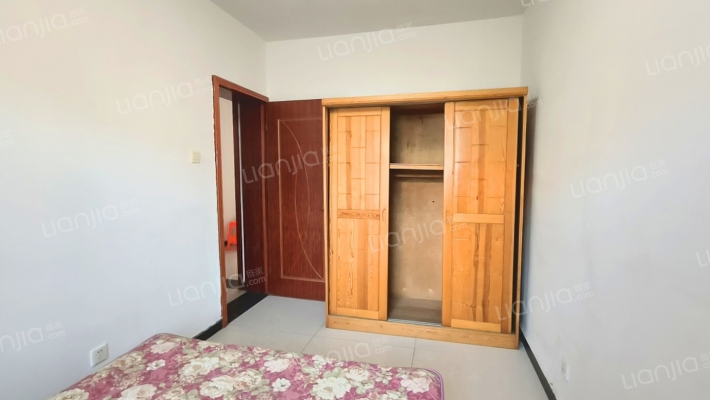 水岸花城，南北通透，户型方正，集中供暖。-卧室G