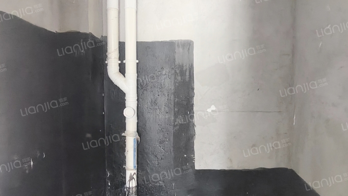 南北通透的大三居 134平 两个卫生间 一层 带院-卫生间B