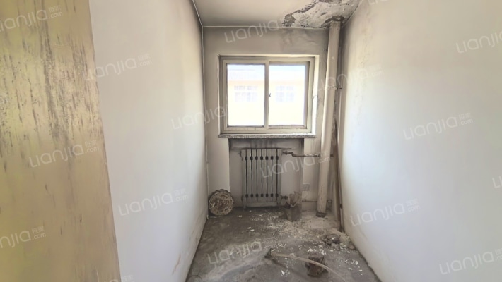 范阳主路 二康旁 停车方便 满五年 有露台-卫生间B