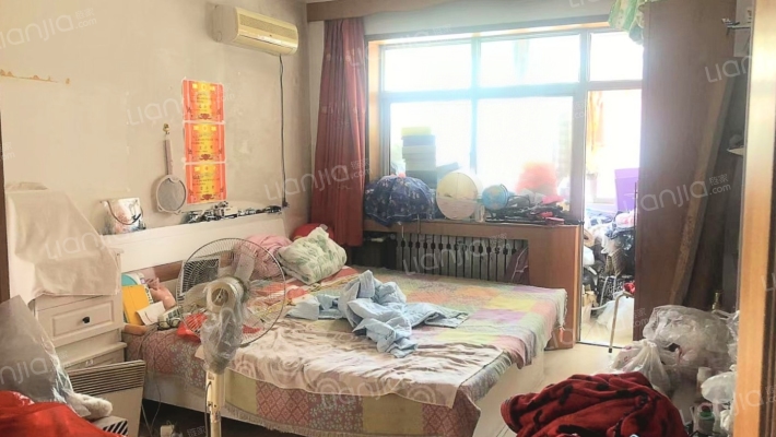 此房本满五年，南北通透，采光充足，地理位置好-卧室A