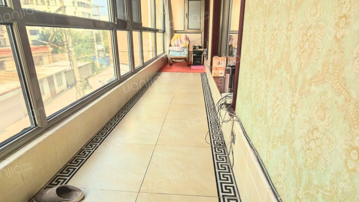 市区独栋  一层带院  自住精装修-卫生间E