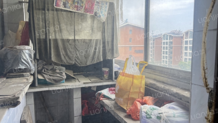 永济秀园  南北通透两居室高楼层采光好-阳台