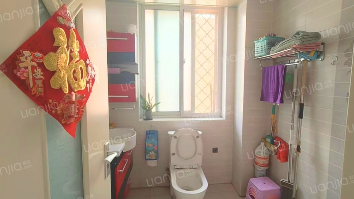 集体供暖...精装修自住 出门就是公园-卫生间