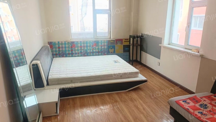 长春汽贸城新楼二手房实景图