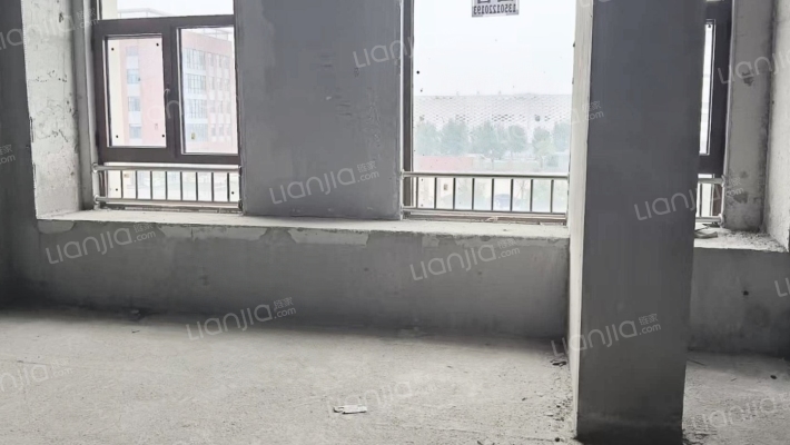 高新区一中旁边，图书馆，航站楼旁-客厅